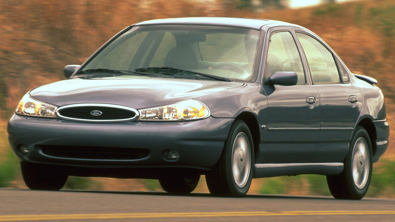 Illustration for article titled Ten Cars That Got Amazing Reviews But Actually Sucked